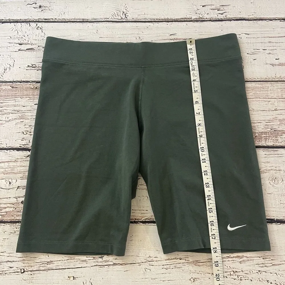 Nike Bike Shorts Women's‎ Size XL Green Sportswear Essential Women's Mid-Rise